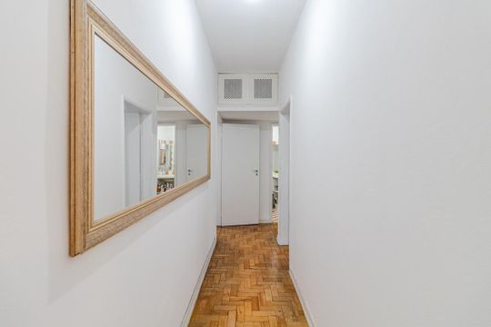 Corredor de apartamento para alugar com 3 quartos, 146m² em Pinheiros, São Paulo
