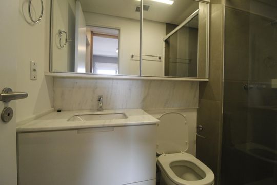 Banheiro da Suíte 1 de apartamento para alugar com 1 quarto, 52m² em Petrópolis, Porto Alegre