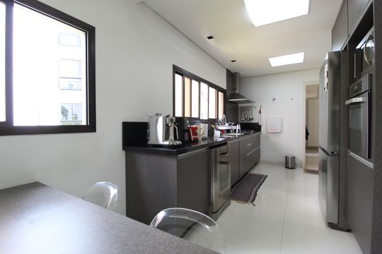 Cozinha de apartamento à venda com 3 quartos, 210m² em Moema, São Paulo