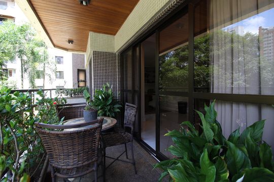 Varanda de apartamento para alugar com 3 quartos, 210m² em Moema, São Paulo