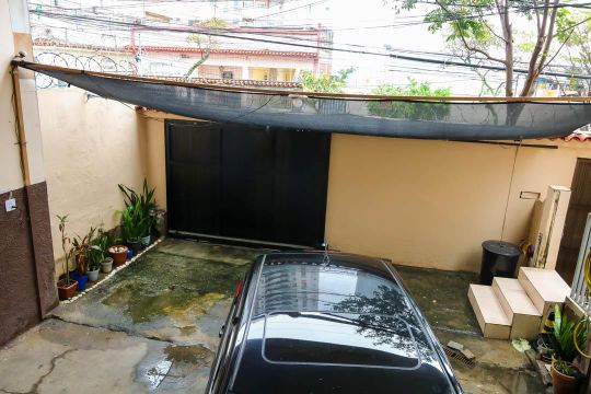 Garagem de casa para alugar com 3 quartos, 140m² em Todos Os Santos, Rio de Janeiro