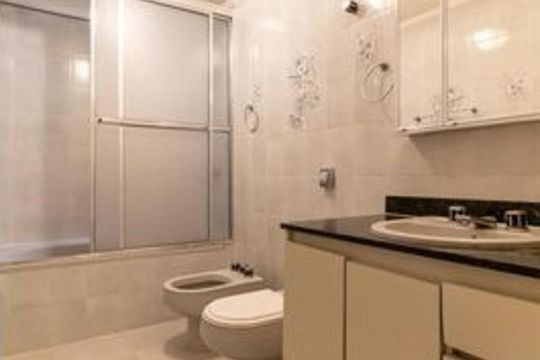 Banheiro de apartamento para alugar com 2 quartos, 100m² em Jardim Paulista, São Paulo