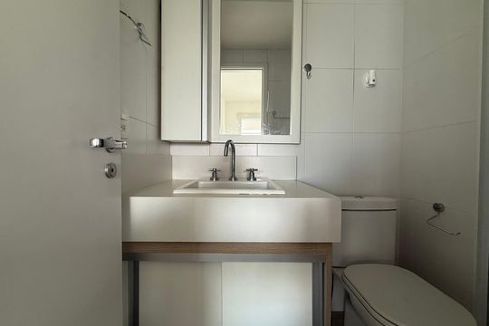 Banheiro social de kitnet/studio para alugar com 1 quarto, 35m² em Campos Elíseos, São Paulo