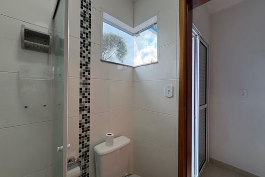 Banheiro da Suíte de casa à venda com 3 quartos, 137m² em Vila Alzira, Santo André