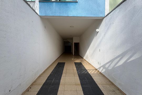 Garagem de casa à venda com 3 quartos, 137m² em Vila Alzira, Santo André