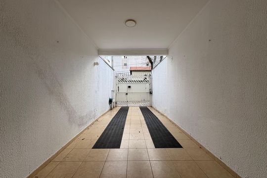 Garagem de casa à venda com 3 quartos, 137m² em Vila Alzira, Santo André