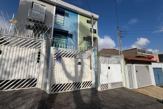 Fachada + plaquinha de casa à venda com 3 quartos, 137m² em Vila Alzira, Santo André