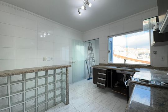 Cozinha de casa à venda com 3 quartos, 137m² em Vila Alzira, Santo André