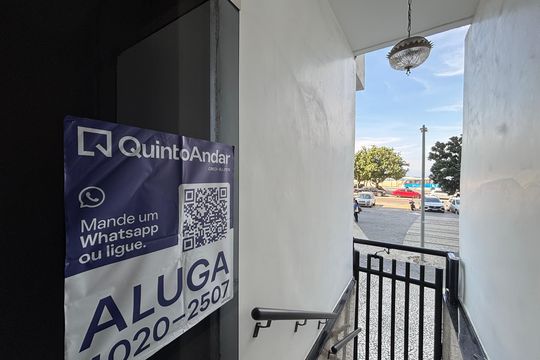 Placa de apartamento para alugar com 2 quartos, 75m² em Leme, Rio de Janeiro