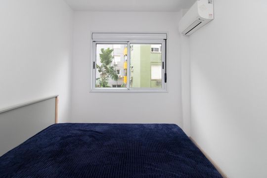 Quarto 2 de apartamento para alugar com 2 quartos, 52m² em Santana, Porto Alegre