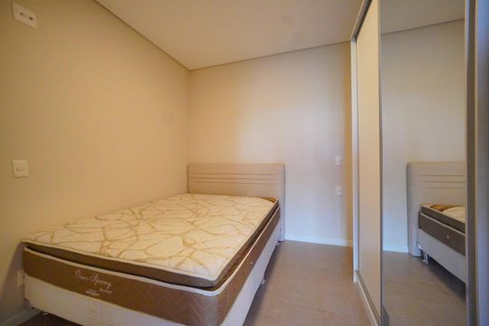 Quarto 1 de apartamento para alugar com 2 quartos, 72m² em Rio Tavares, Florianópolis