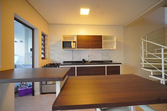 Cozinha de apartamento para alugar com 2 quartos, 72m² em Rio Tavares, Florianópolis