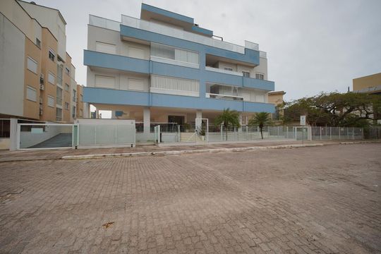 Fachada  de apartamento para alugar com 2 quartos, 88m² em Canasvieiras, Florianópolis