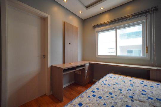 Suíte 1 de apartamento para alugar com 2 quartos, 88m² em Canasvieiras, Florianópolis