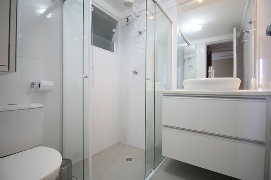 Banheiro social de apartamento para alugar com 2 quartos, 63m² em Paraíso do Morumbi, São Paulo