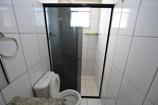 Banheiro de apartamento para alugar com 2 quartos, 55m² em Residencial Eldorado, Goiânia