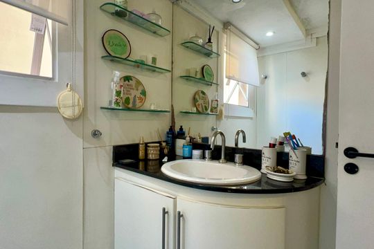 Banheiro de apartamento para alugar com 2 quartos, 70m² em Pinheiros, São Paulo