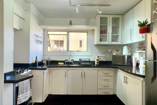 Cozinha de apartamento para alugar com 2 quartos, 70m² em Pinheiros, São Paulo