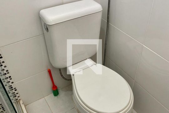 Banheiro social de kitnet/studio à venda com 1 quarto, 30m² em Botafogo, Rio de Janeiro