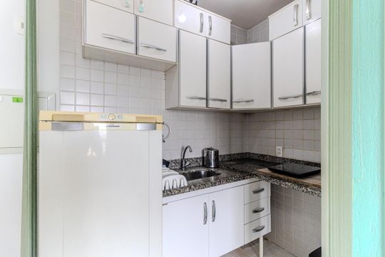 Cozinha de apartamento para alugar com 1 quarto, 29m² em Vila Buarque, São Paulo