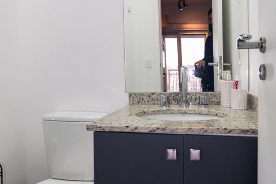 Banheiro social de apartamento à venda com 1 quarto, 36m² em Bela Vista, São Paulo