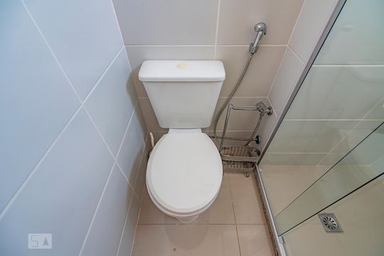 Banheiro social de apartamento à venda com 3 quartos, 90m² em Sagrada Família, Belo Horizonte