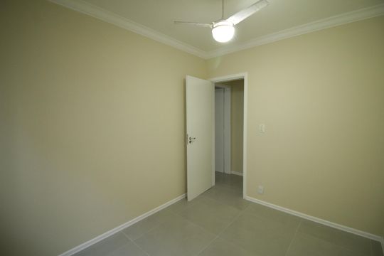 Quarto  de apartamento à venda com 2 quartos, 60m² em Taquara, Rio de Janeiro