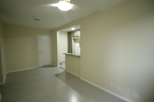 Sala de apartamento à venda com 2 quartos, 60m² em Taquara, Rio de Janeiro