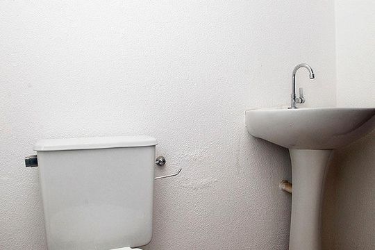 Banheiro da Suíte de apartamento para alugar com 1 quarto, 35m² em Partenon, Porto Alegre