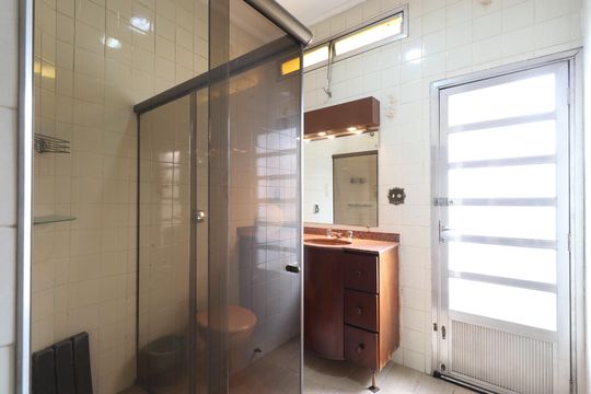 Banheiro  de casa para alugar com 3 quartos, 90m² em Bom Retiro, São Paulo