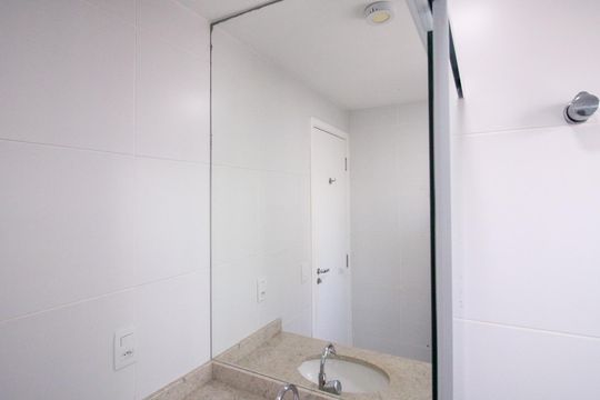 Banheiro social de kitnet/studio à venda com 1 quarto, 34m² em Vila Prudente, São Paulo