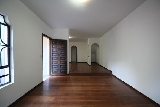Casa para alugar com 3 quartos, 200m² em Jardim Colombo, São Paulo