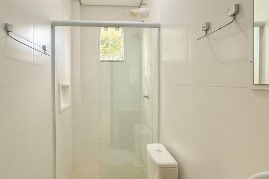 Banheiro social de apartamento para alugar com 2 quartos, 72m² em Ingleses do Rio Vermelho, Florianópolis
