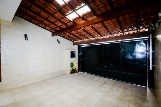 Garagem de casa para alugar com 3 quartos, 180m² em Jardim Toscana, Guarulhos