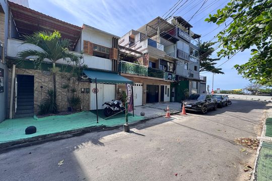 Fachada de casa para alugar com 2 quartos, 80m² em Recreio dos Bandeirantes, Rio de Janeiro