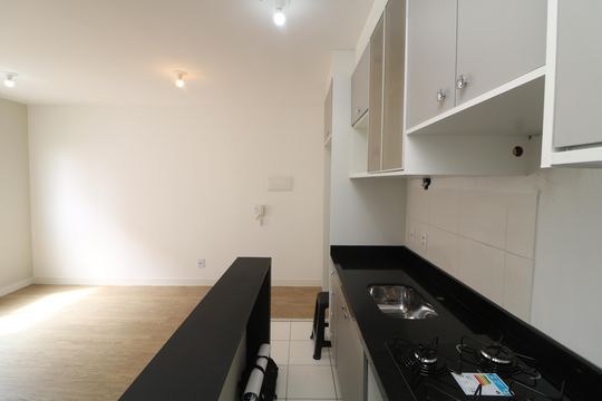 Cozinha de apartamento à venda com 2 quartos, 42m² em Sítio da Figueira, São Paulo
