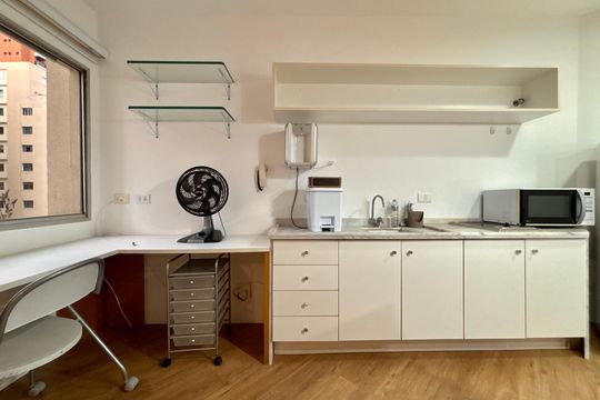 Cozinha de apartamento para alugar com 1 quarto, 40m² em Pinheiros, São Paulo