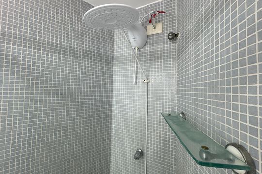 Banheiro de apartamento para alugar com 1 quarto, 40m² em Pinheiros, São Paulo