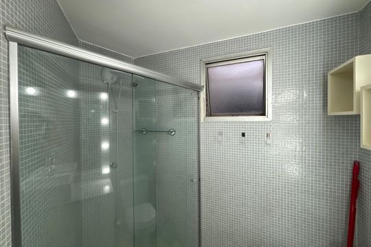 Banheiro de apartamento para alugar com 1 quarto, 40m² em Pinheiros, São Paulo