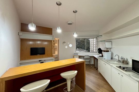 Cozinha de apartamento para alugar com 1 quarto, 40m² em Pinheiros, São Paulo