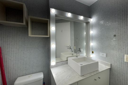 Banheiro de apartamento para alugar com 1 quarto, 40m² em Pinheiros, São Paulo