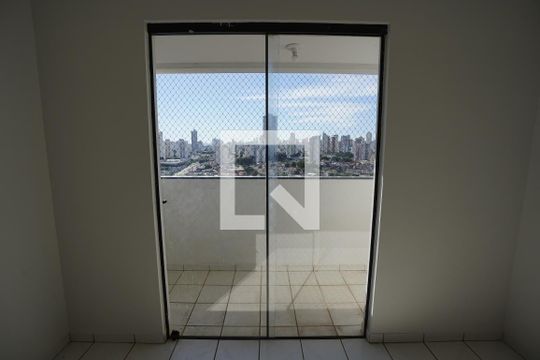 Varanda da sala de apartamento para alugar com 3 quartos, 79m² em Setor dos Funcionários, Goiânia
