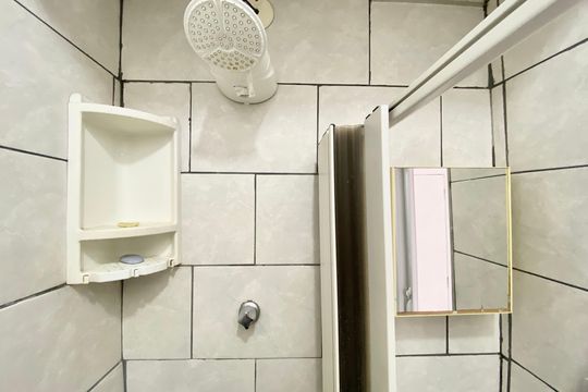 Banheiro de kitnet/studio à venda com 1 quarto, 25m² em Botafogo, Rio de Janeiro