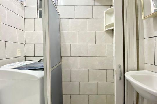 Banheiro de kitnet/studio à venda com 1 quarto, 25m² em Botafogo, Rio de Janeiro