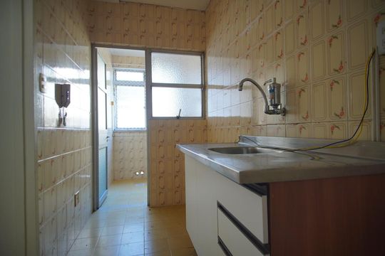 Cozinha de apartamento para alugar com 1 quarto, 42m² em São João, Porto Alegre