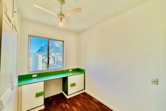Quarto de apartamento para alugar com 2 quartos, 92m² em Leblon, Rio de Janeiro