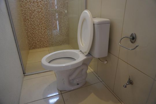 Banheiro social de casa para alugar com 1 quarto, 60m² em Vila Verde, São Paulo