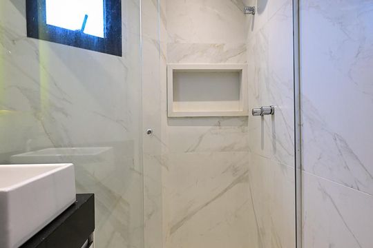 Banheiro social de apartamento à venda com 1 quarto, 90m² em Vila Andrade, São Paulo