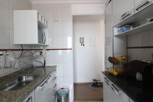 Cozinha de apartamento para alugar com 2 quartos, 56m² em Cangaíba, São Paulo