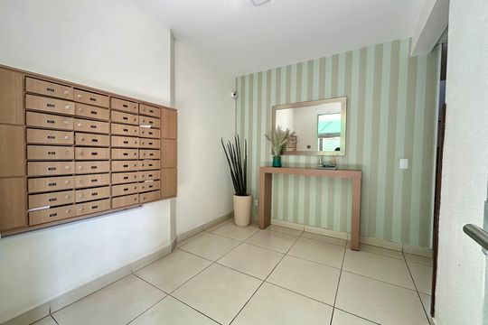 Hall de entrada de apartamento para alugar com 1 quarto, 60m² em Itacorubi, Florianópolis